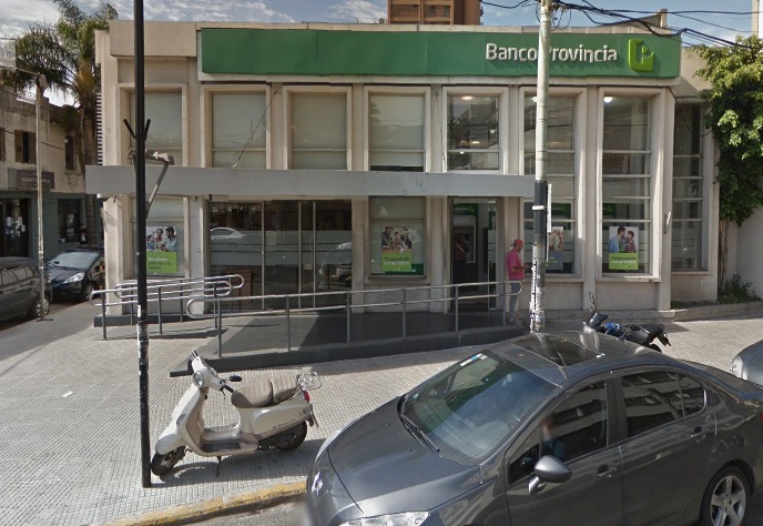 Dos sospechosos detenidos en la zona bancaria de Bernal               